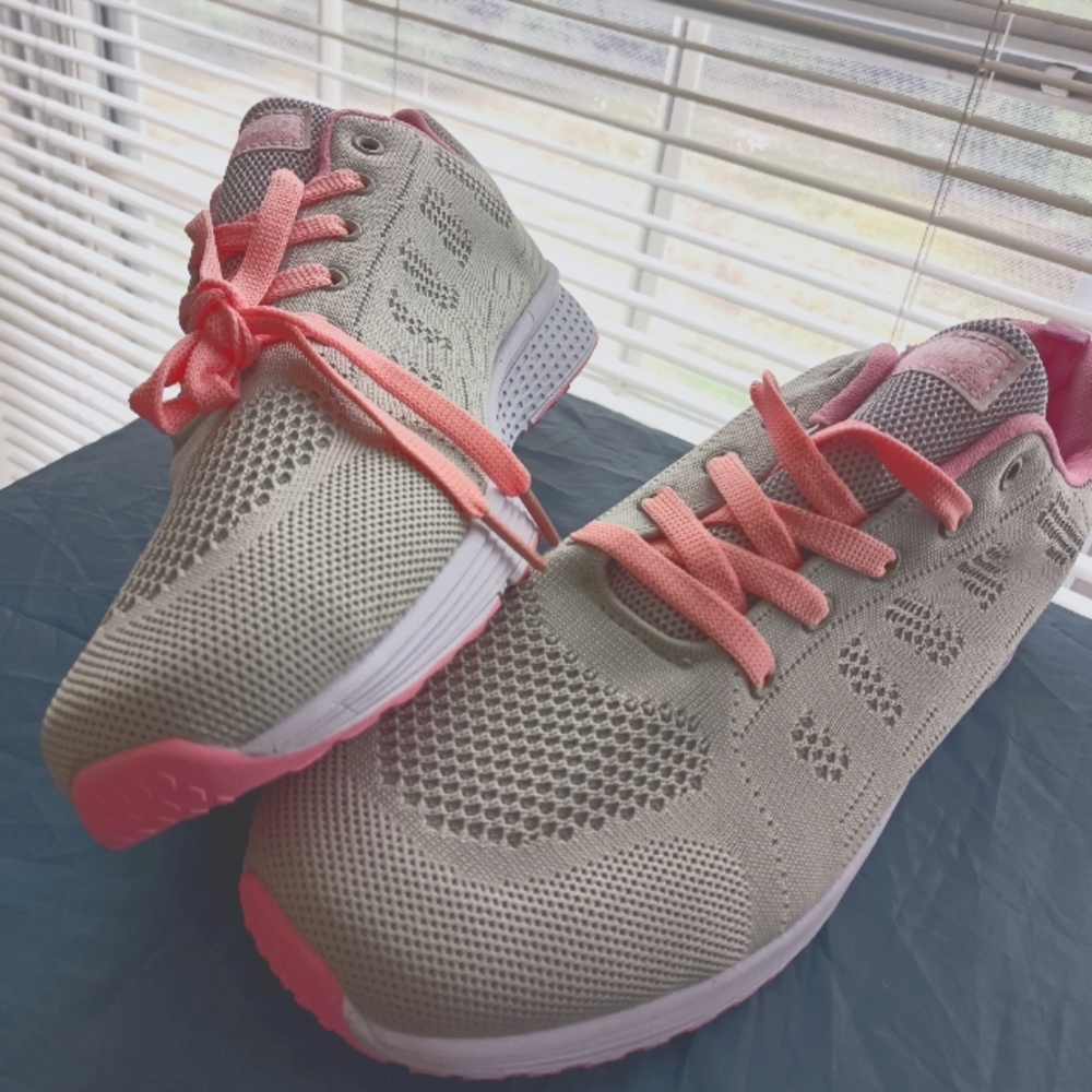 Ultra Light Breathable Knit Sneakers, size 10.5 - Picture 3 of 11